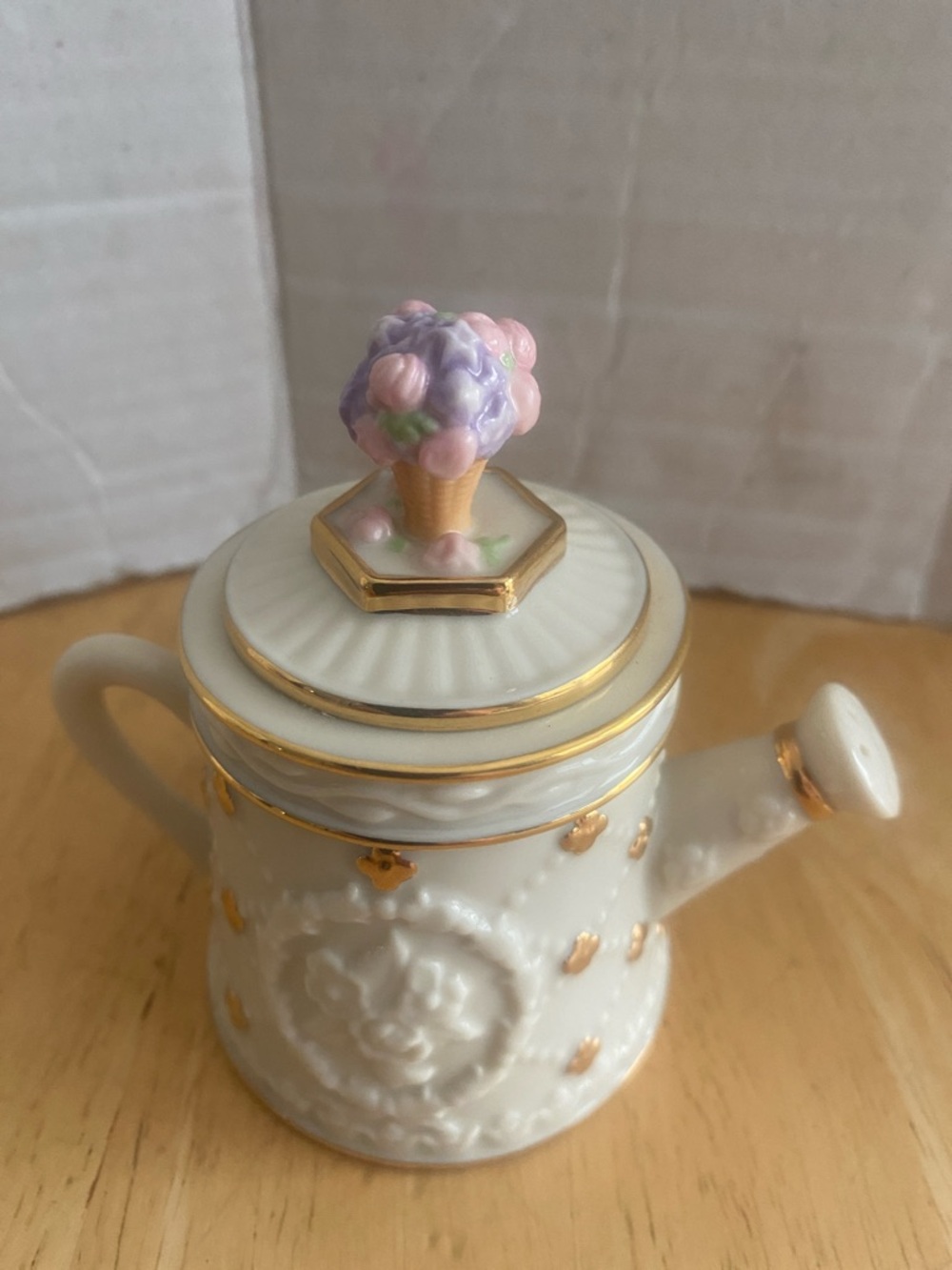 Lenox China treasures collection teapot trinket box for Mother trimmed in 24k - Picture 2 of 9